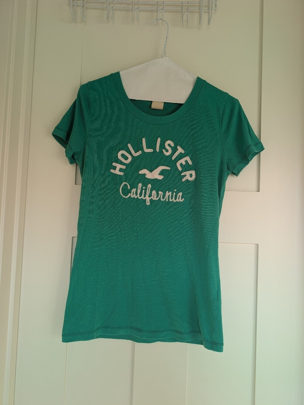 Hollister Y2K Women's Graphic Tee - Large